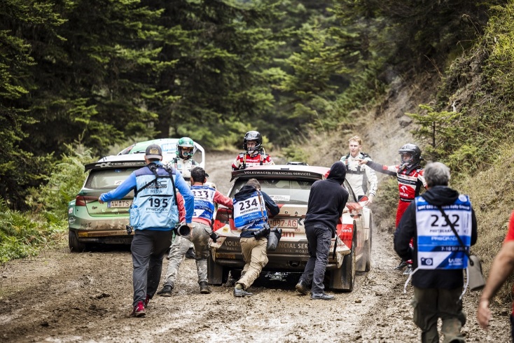 ΕΚΟ Ράλλυ Ακρόπολις: ο Rovanpera στην 1η θέση, οδεύοντας προς το πρωτάθλημα οδηγών