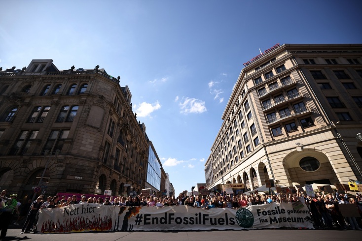 Γερμανία: Χιλιάδες διαδηλωτές στους δρόμους όλης της χώρας ζητούν από την κυβέρνηση «να κάνει περισσότερα» για να αντιμετωπιστεί η κλιματική αλλαγή.