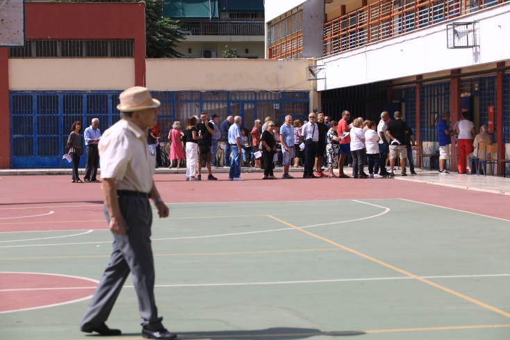 Στιγμιότυπα από τη σημερινή εσωκομματική εκλογική διαδικασία ανάδειξης προέδρου ΣΥΡΙΖΑ