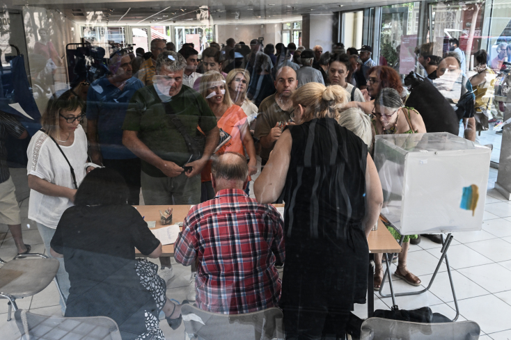 Στιγμιότυπα από τη σημερινή εσωκομματική εκλογική διαδικασία ανάδειξης προέδρου ΣΥΡΙΖΑ