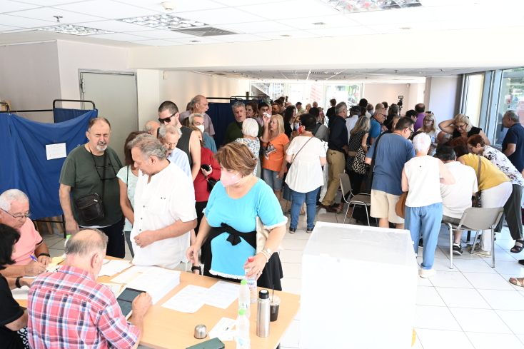 Στιγμιότυπα από τη σημερινή εσωκομματική εκλογική διαδικασία ανάδειξης προέδρου ΣΥΡΙΖΑ