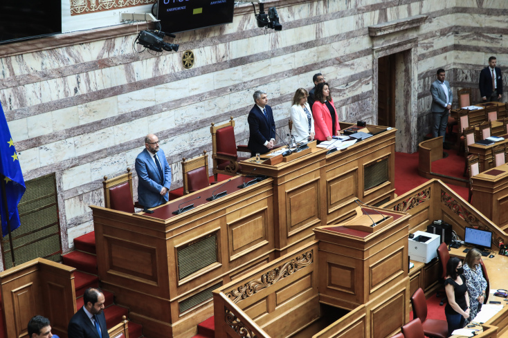 Ενός λεπτού σιγή στη Βουλή για τα θύματα του τραγικού δυστυχήματος στη Λιβύη