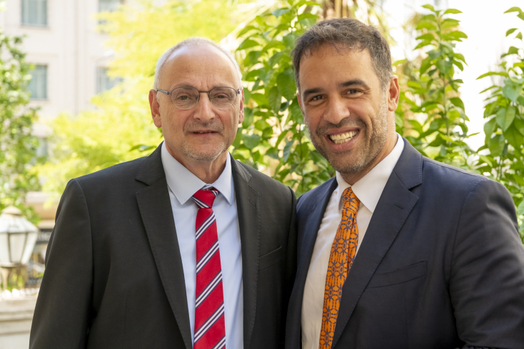 Ο Πρέσβης του Ισραήλ στην Ελλάδα, Νόαμ Κατς, και ο Πρόεδρος του Animasyros, Βασίλης Κ. Καραμητσάνης, στην παρουσίαση του προγράμματος