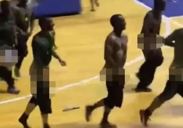 Βραζιλιάνοι φοιτητές αυνανίστηκαν για να πανηγυρίσουν νίκη της ομάδας τους