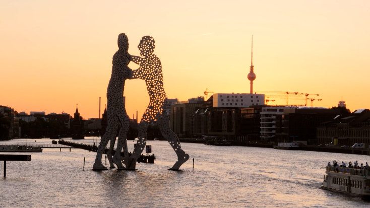 Με δυο βαλίτσες