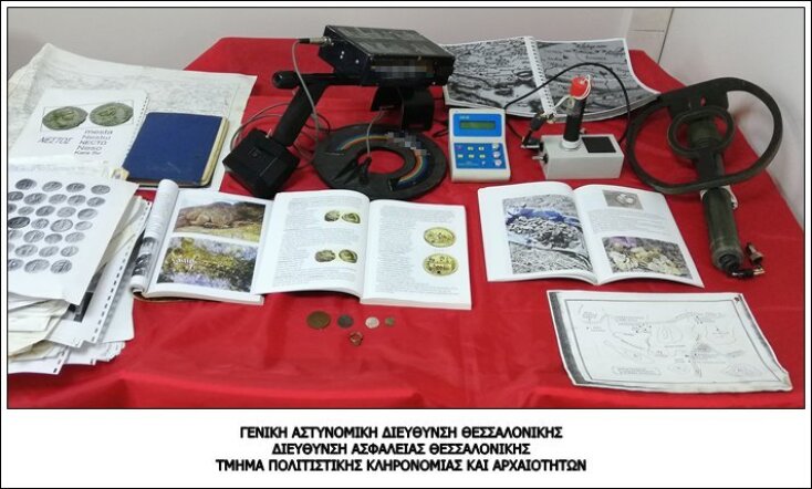 Συνελήφθη 71χρονος στη Ξάνθη για κατοχή αρχαιοτήτων - Κατασχέθηκε σειρά αντικειμένων - Τι βρέθηκε σε οργανωμένη επιχείρηση της αστυνομίας στο σπίτι του.