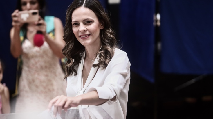 Έφη Αχτσιόγλου: Ψήφισε για τις εσωκομματικές εκλογές η υποψήφια για την προεδρία του ΣΥΡΙΖΑ - Το ενωτικό μήνυμά της από το δημαρχείο του Αιγάλεω.