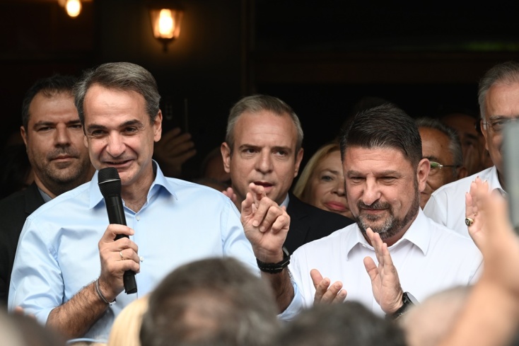 Ο Κυριάκος Μητσοτάκης και ο Νίκος Χαρδαλιάς έκαναν κοινή περιοδεία στον Βύρωνα