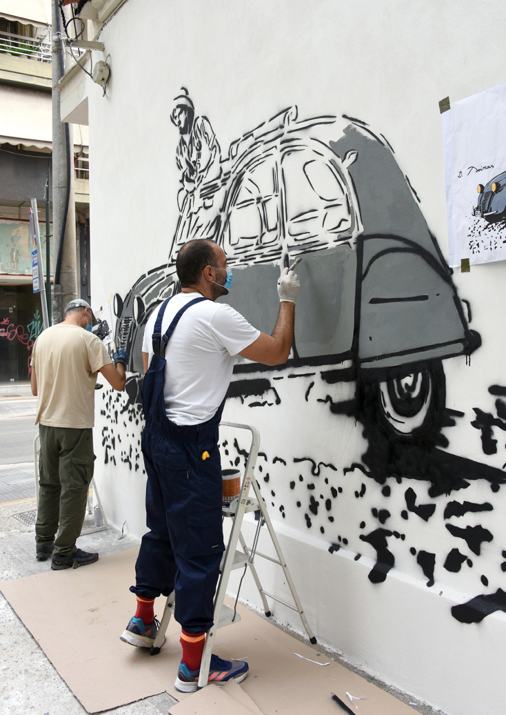 Τοιχογραφία εμπνευσμένη από μία φωτογραφία του 1962 του Τάκη Τλούπα στην αποξηραμένη λίμνη Κάρλα με το 2CV του 