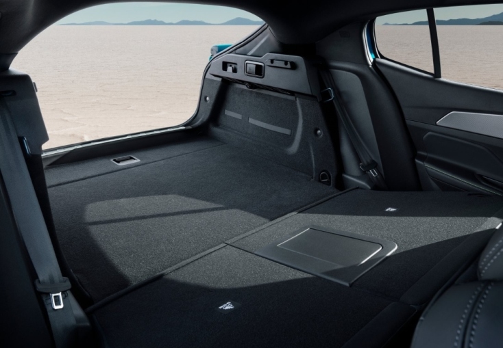 Μα πόση γοητεία μπορεί να κρύβει το νέο Peugeot 408;