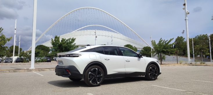 Μα πόση γοητεία μπορεί να κρύβει το νέο Peugeot 408;