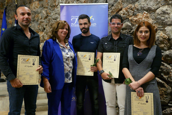 Η πρόεδρος της ΠΕΛ, Αγγελική Κωβαίου- Ψακή ανάμεσα στους νικητές των βραβείων. © Αναστάσιος Παπακωνσταντίνου