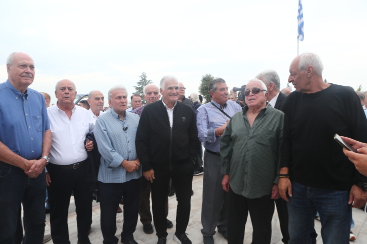 Συγκίνηση στο τελευταίο «αντίο» στον Γιάννη Ιωαννίδη