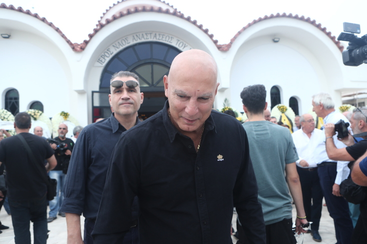 Συγκίνηση στο τελευταίο «αντίο» στον Γιάννη Ιωαννίδη