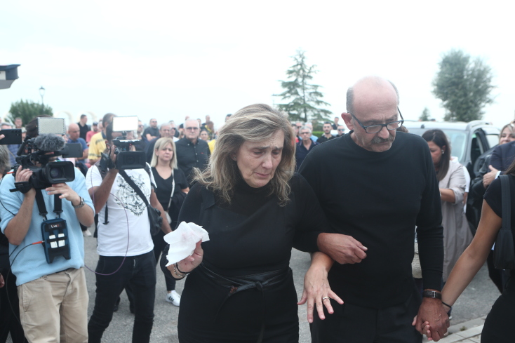 Συγκίνηση στο τελευταίο «αντίο» στον Γιάννη Ιωαννίδη