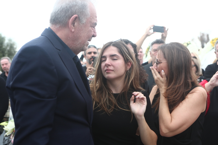 Συγκίνηση στο τελευταίο «αντίο» στον Γιάννη Ιωαννίδη