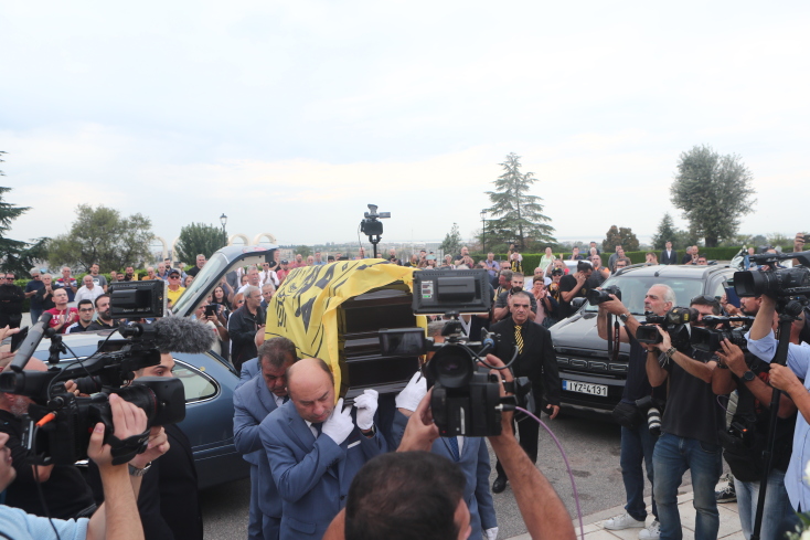 Συγκίνηση στο τελευταίο «αντίο» στον Γιάννη Ιωαννίδη