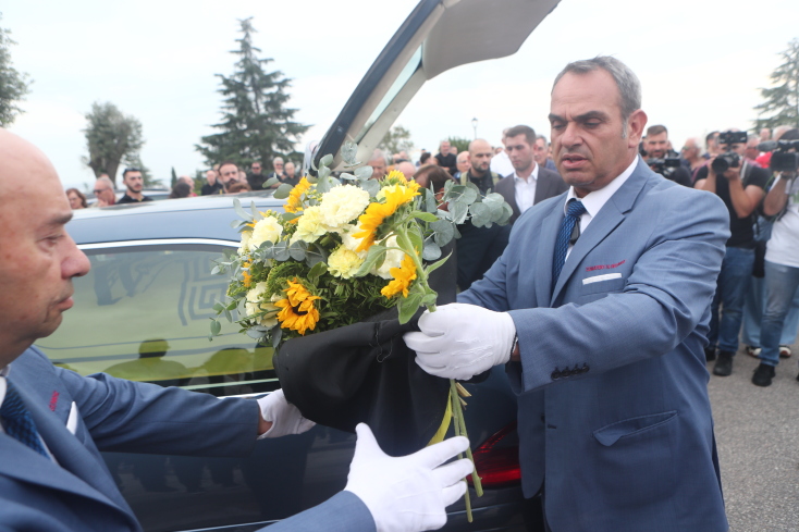 Συγκίνηση στο τελευταίο «αντίο» στον Γιάννη Ιωαννίδη