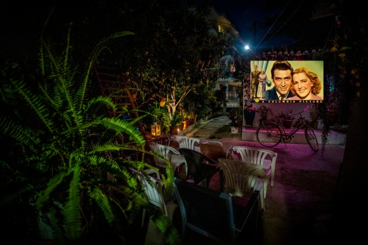 Cine Κοκκινιά: Ένας αυτοσχέδιος κινηματογράφος σε μια αυλή στην Πρέβεζα