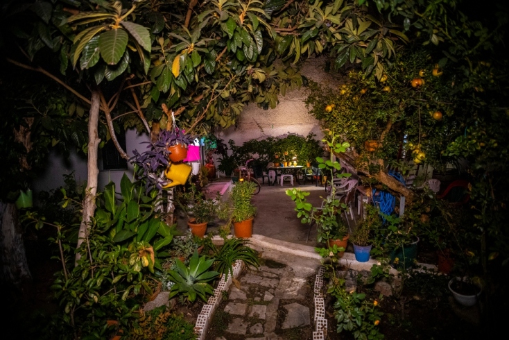 Cine Κοκκινιά: Ένας αυτοσχέδιος κινηματογράφος σε μια αυλή στην Πρέβεζα