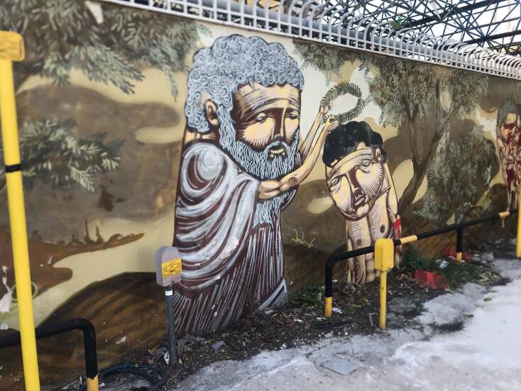 Στέλιος Φαϊτάκης – Bizare: Άγνωστοι βανδάλισαν την τοιχογραφία του καλλιτέχνη στην «Ελαΐς» λίγες ώρες μετά τον θάνατό του