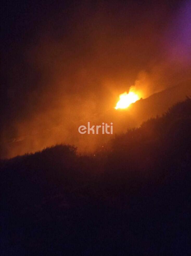 Μεγάλη φωτιά στη Βασιλική Ιεράπετρας