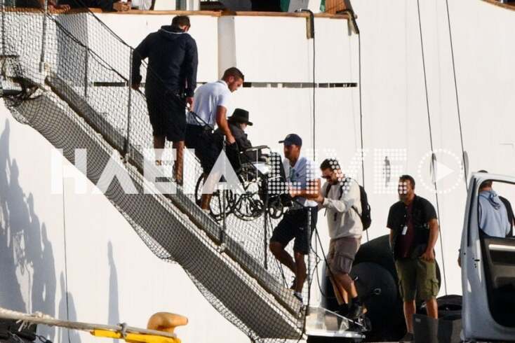 Η επιβίβαση του σκηνοθέτη της ταινίας Πάμπλο Λαρέν