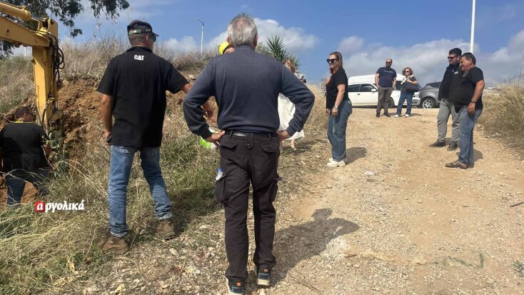 Οχήματα για την ανασκαφή που εκτιμάται ότι θα οδηγήσει στον εντοπισμό θησαυρού