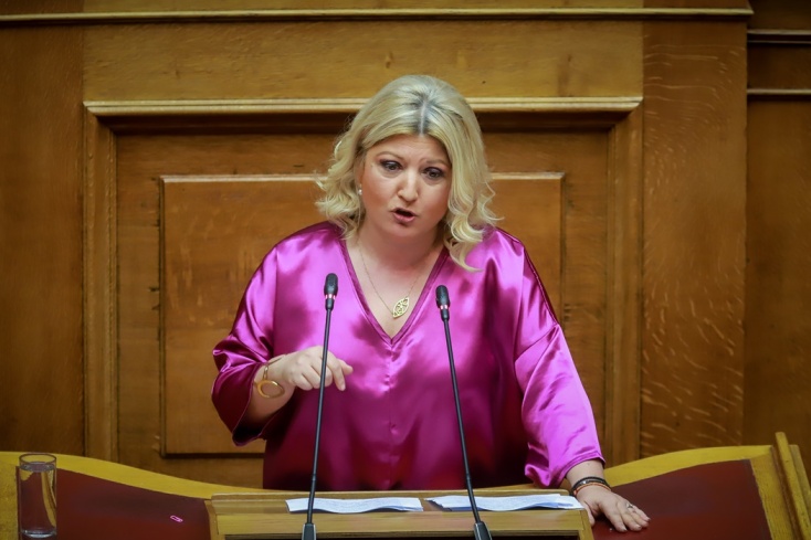 Η πρώην βουλεύτρια του ΣΥΡΙΖΑ Γεωργία Γεννιά στο βήμα της Βουλής