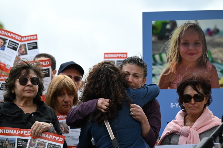 Πόλεμος Ισραήλ - Χαμάς: Τι γνωρίζουμε για τους ομήρους της παλαιστινιακής οργάνωσης - Πόσοι είναι, πού είναι, τι κάνουν οι κυβερνήσεις και οι οικογένειές τους.