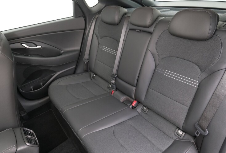 Το ανανεωμένο Hyundai i30 Fastback χαρακτηρίζεται από ποικιλία κινητήρων και μεγάλους χώρους 