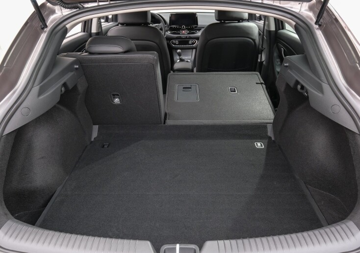 Το ανανεωμένο Hyundai i30 Fastback χαρακτηρίζεται από ποικιλία κινητήρων και μεγάλους χώρους 