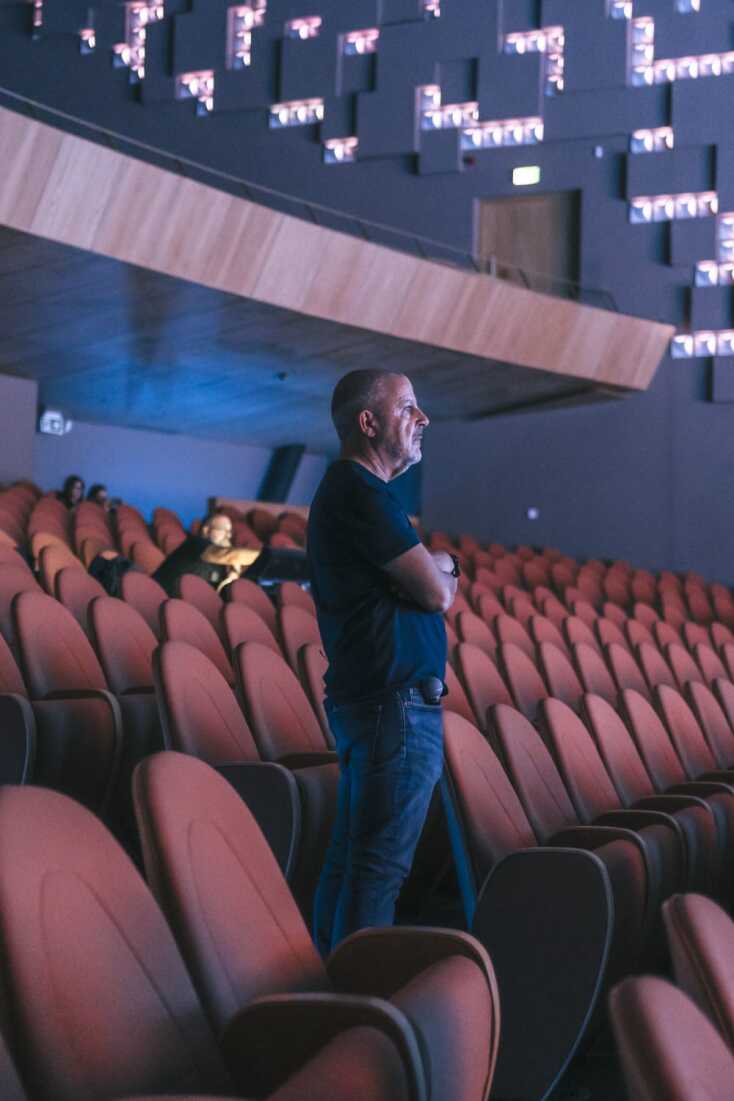 Τεμπέλης Δράκος: Ο Γιώργος Χατζηπιερής μιλάει για τα τραγούδια του και την παράσταση σε σκηνοθεσία Κωνσταντίνου Ρήγου που θα παρουσιαστεί στο Μέγαρο Μουσικής Αθηνών.