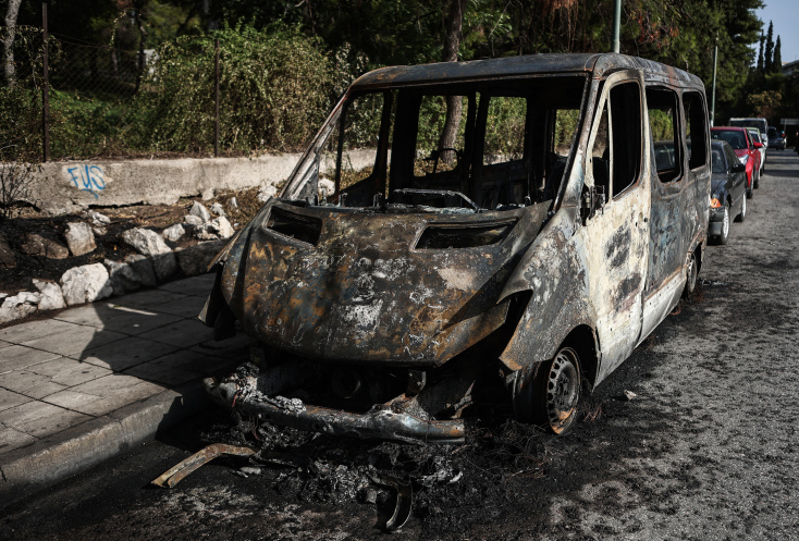 Νύχτα επεισοδίων έξω από την Πανεπιστημιούπολη - Τραυματίστηκε αστυνομικός