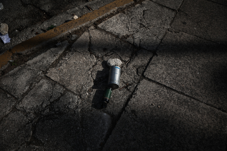 Νύχτα επεισοδίων έξω από την Πανεπιστημιούπολη - Τραυματίστηκε αστυνομικός