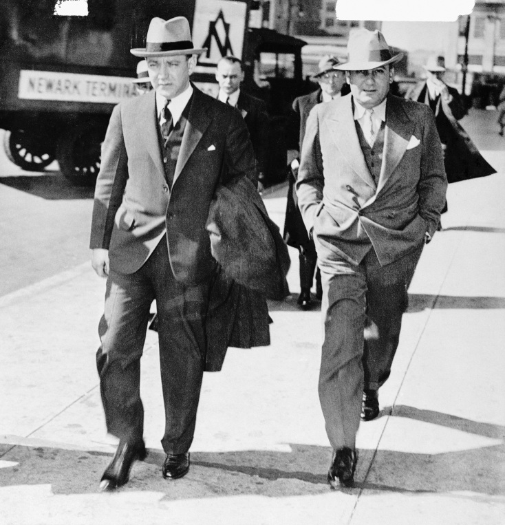 Ντατς Σουλτς: Ο διαβόητος γκάνγκστερ της Νέας Υόρκης και η επιρροή του στον μπιτ συγγραφέα Ουίλιαμ Μπάροουζ και τους μοντερνιστές της λογοτεχνίας.