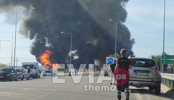 Μεγάλη φωτιά ξέσπασε το μεσημέρι της Τρίτης σε εργοστάσιο στην Ριτσώνα Ευβοίας.