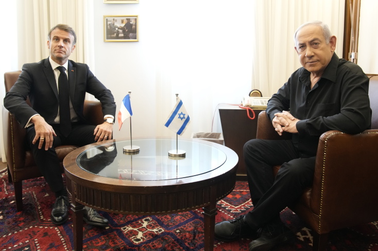 Την «αποφασιστική επανέναρξη» της ειρηνευτικής διαδικασίας ζήτησε ο πρόεδρος της Γαλλίας Εμανουέλ Μακρόν, κατά την κοινή συνέντευξη Τύπου που παραχώρησε στην Ιερουσαλήμ με τον πρωθυπουργό του Ισραήλ Μπενιαμίν Νετανιάχου.