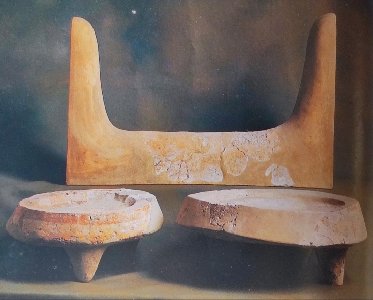 Διπλά κέρατα δωματίων από το νοτιότερο τμήμα του ανακτόρου. 