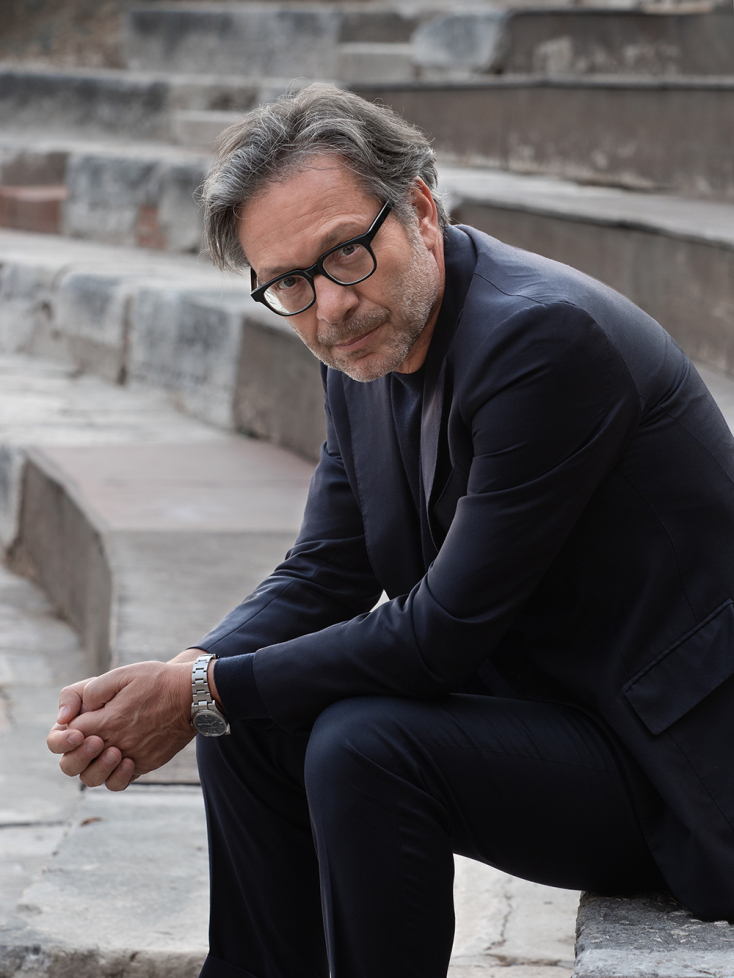 Ο Μάσσιμο Ρεκαλκάτι μιλάει στην Athens Voice με αφορμή το βιβλίο του «Τι απομένει από τον πατέρα;» (Εκδόσεις Κέλευθος)