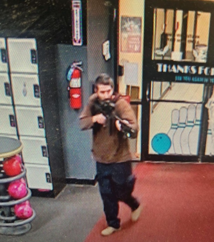 ΗΠΑ: Ασύλληπτος παραμένει ο ύποπτος για τη μαζική δολοφονία στο Λιούιστον του Μέιν – Υπηρετούσε στους εφέδρους του αμερικανικού στρατού - Στους 18 οι νεκροί.