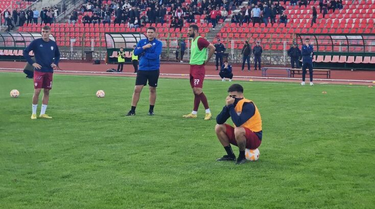 Super League 2: Κατέρρευσε στο γήπεδο ο προπονητής τερματοφυλάκων της ΑΕΛ - Υπέστη ανακοπή καρδιάς - Με τη χρήση απινιδωτή ανέκτησε τις αισθήσεις του.