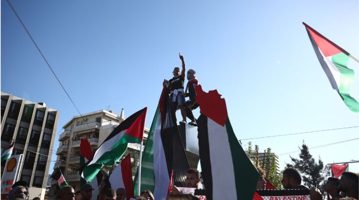 Συλλαλητήριο αλληλεγγύης για την Παλαιστίνη: Αποκαταστάθηκε η κυκλοφορία οχημάτων στο κέντρο της Αθήνας - Πορεία στην πρεσβεία του Ισραήλ έκαναν οι διαδηλωτές.