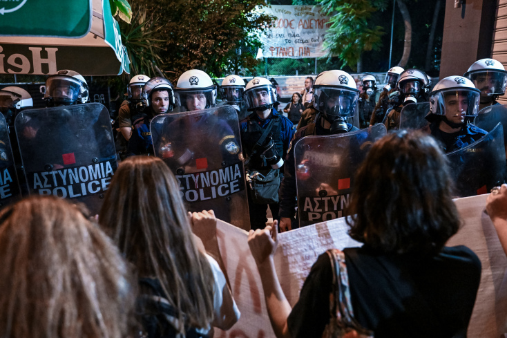 «Πόλεμος» για τα δέντρα στην πλατεία Εξαρχείων - Τι αναφέρει η «Ελληνικό Μετρό»