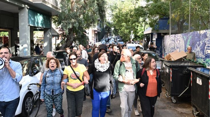 Εξάρχεια: Ξεκίνησε η κοπή δέντρων για τα έργα του μετρό - Διαμαρτύρονται έντονα οι κάτοικοι - Κριτική ασκούν Χάρης Δούκας και ΣΥΡΙΖΑ.