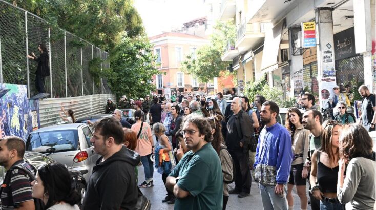 Εξάρχεια: Ξεκίνησε η κοπή δέντρων για τα έργα του μετρό - Διαμαρτύρονται έντονα οι κάτοικοι - Κριτική ασκούν Χάρης Δούκας και ΣΥΡΙΖΑ.