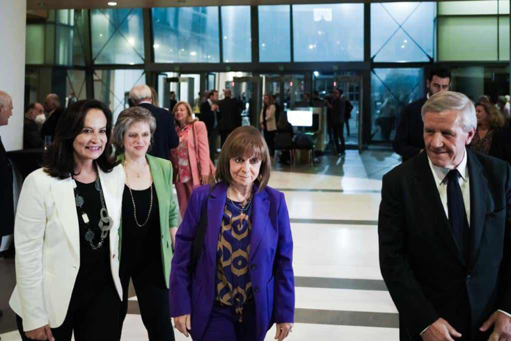 Η Άννα Διαμαντοπούλου, η Αθηνά Πανούτσου, η ΠτΔ Κατερίνα Σακελλαροπούλου και ο Συμεών Τσομώκος