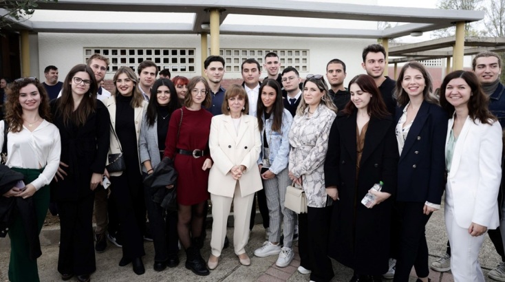 Kατερίνα Σακελλαροπούλου: Aναγορεύθηκε σε Επίτιμη Διδάκτορα του Τμήματος Πολιτικής Επιστήμης 