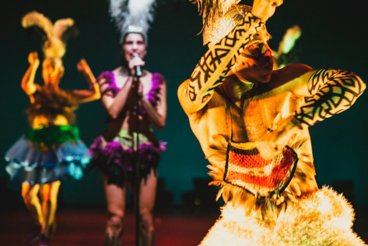 O «Amazing» κόσμος της ομάδας χορού Griffón