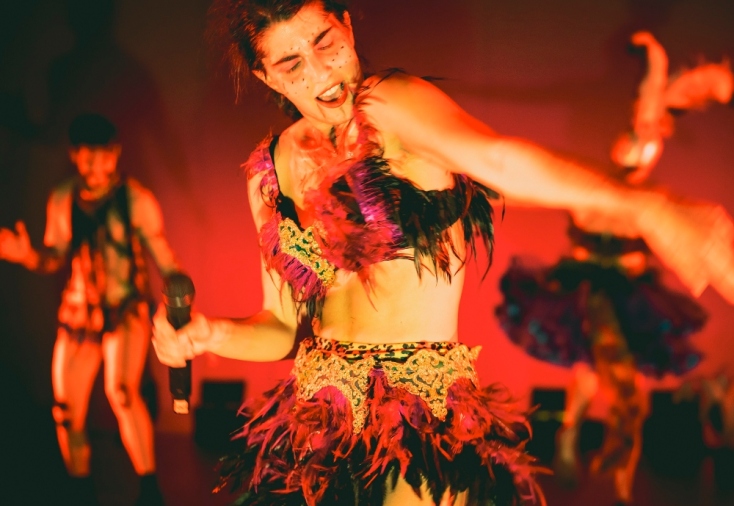 O «Amazing» κόσμος της ομάδας χορού Griffón